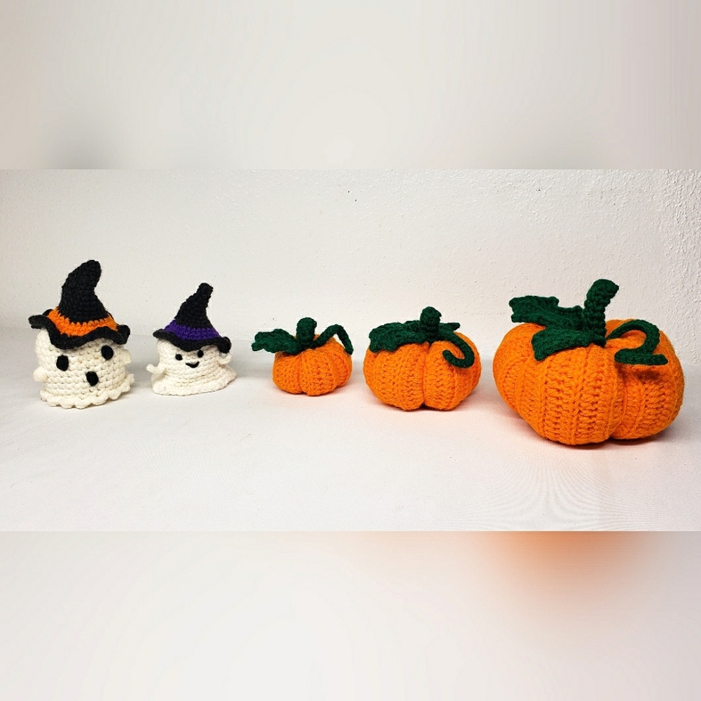 Halloween Decor Set- 3 Orange Pumpkins & 2 Amirigumi Ghosts Smooth Irie Crochet